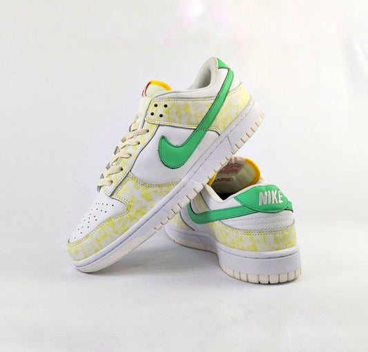Nike Dunk Low - Overstocked