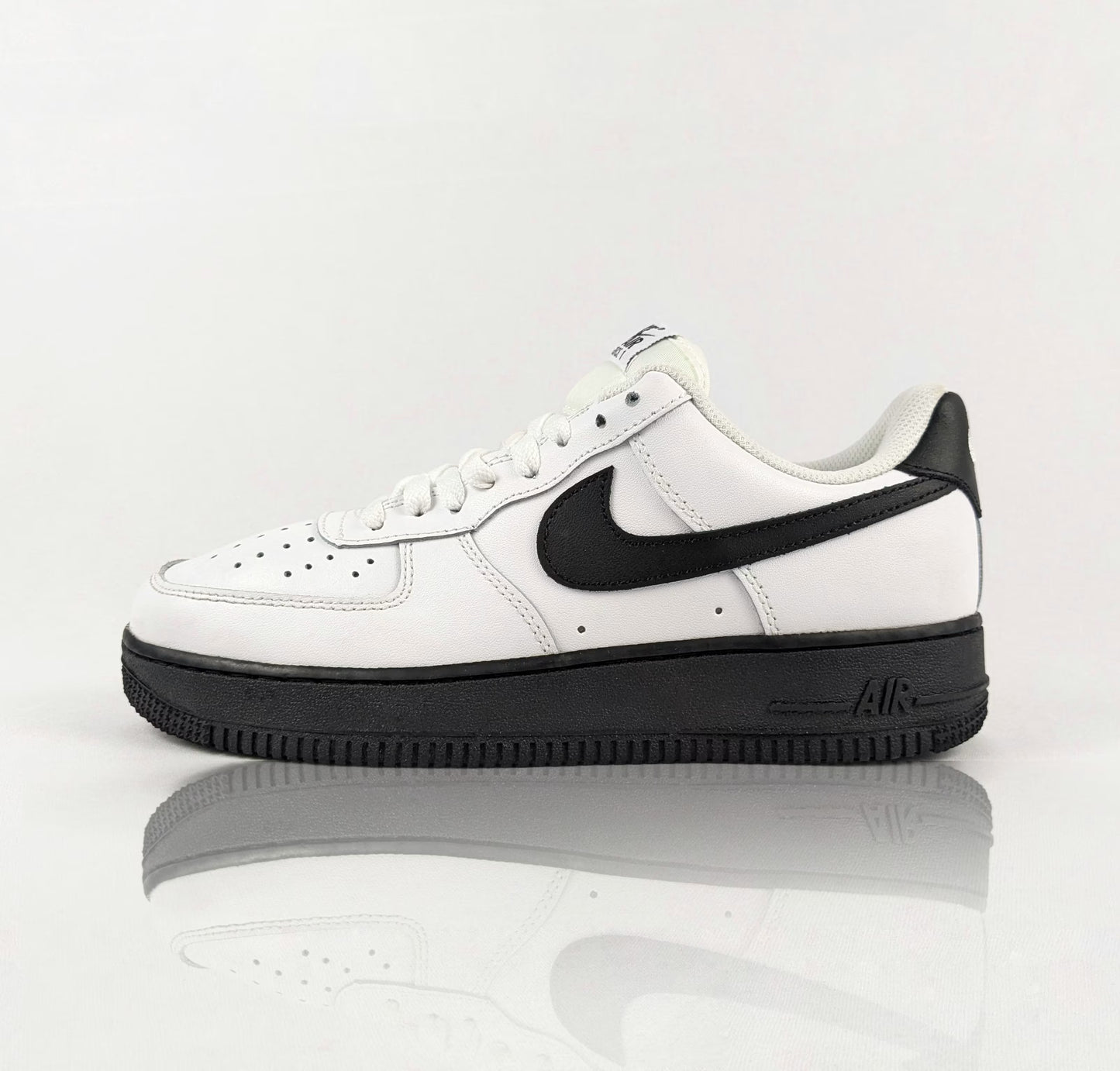 Nike Air Force 1 - Overstocked