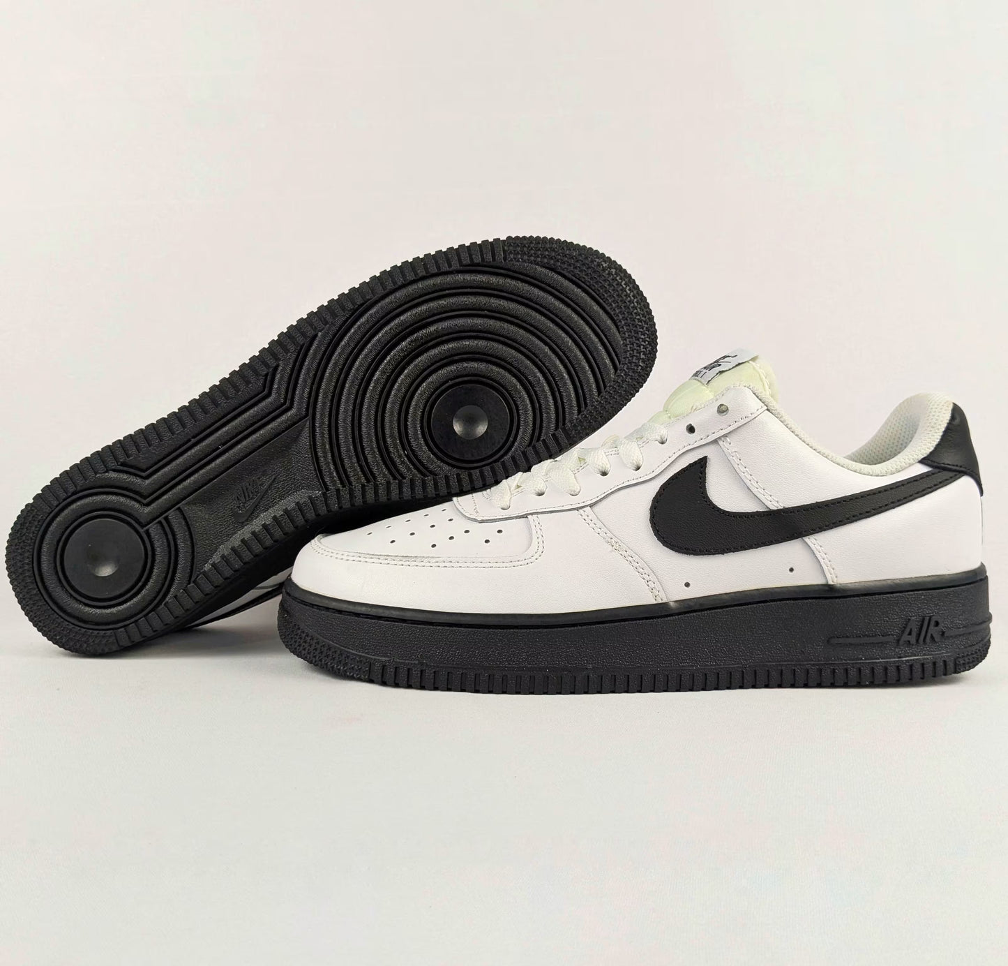 Nike Air Force 1 - Overstocked