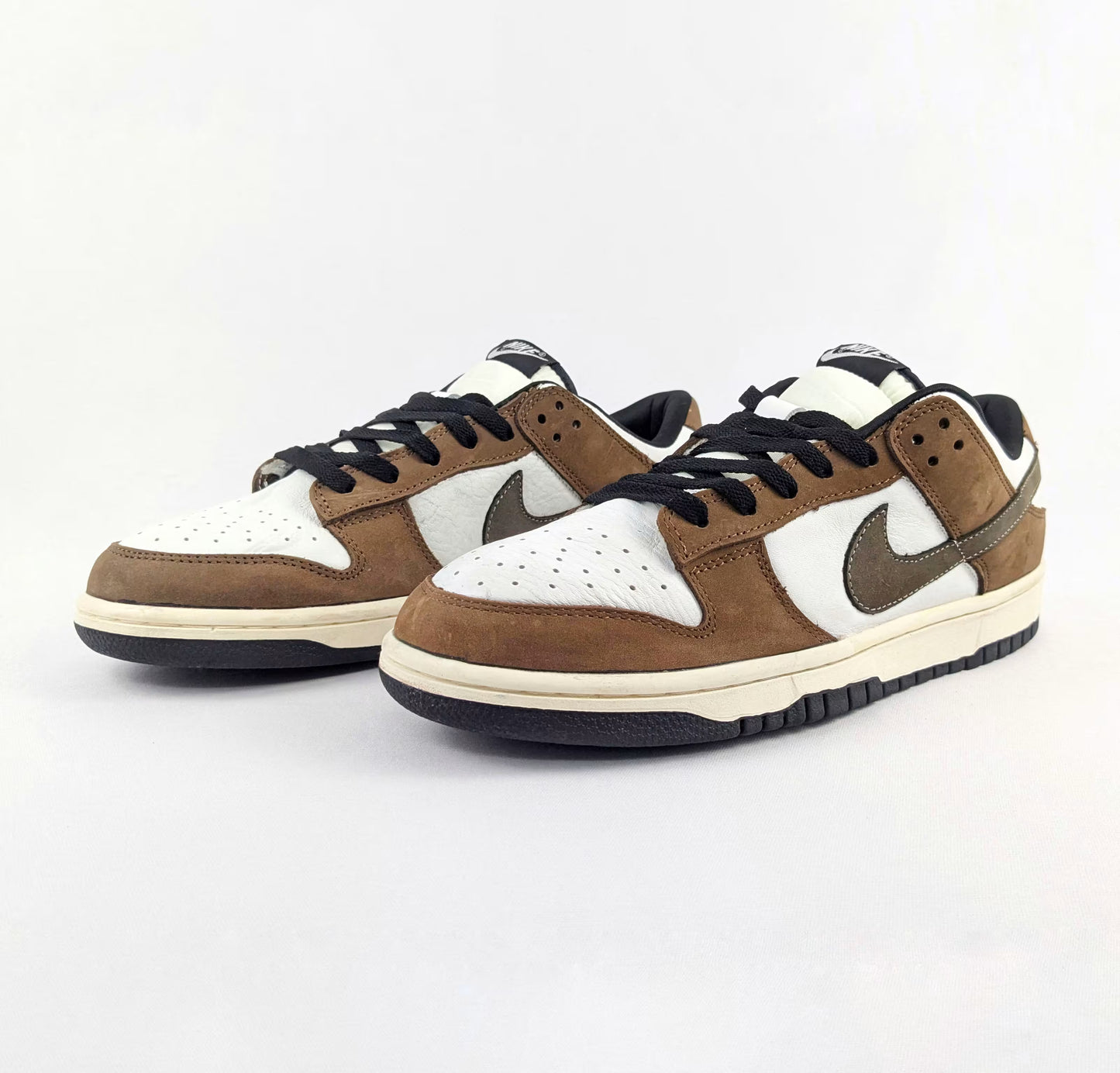 Nike Dunk Low - Overstocked