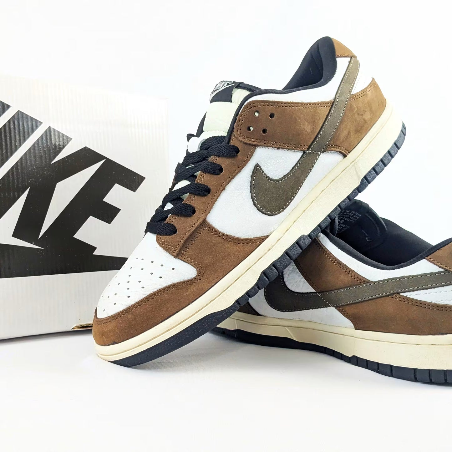 Nike Dunk Low - Overstocked