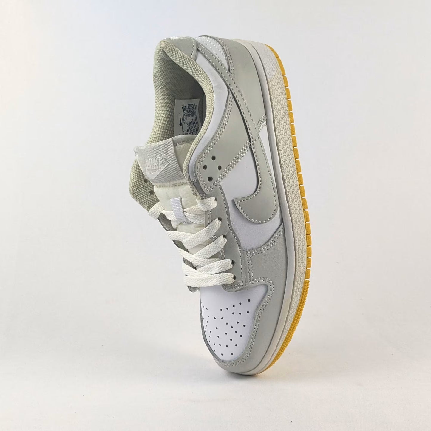 Nike Dunk Low - Overstocked