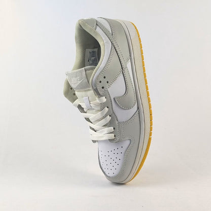 Nike Dunk Low - Overstocked
