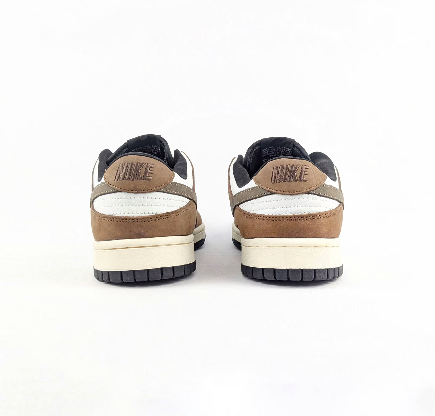 Nike Dunk Low - Overstocked