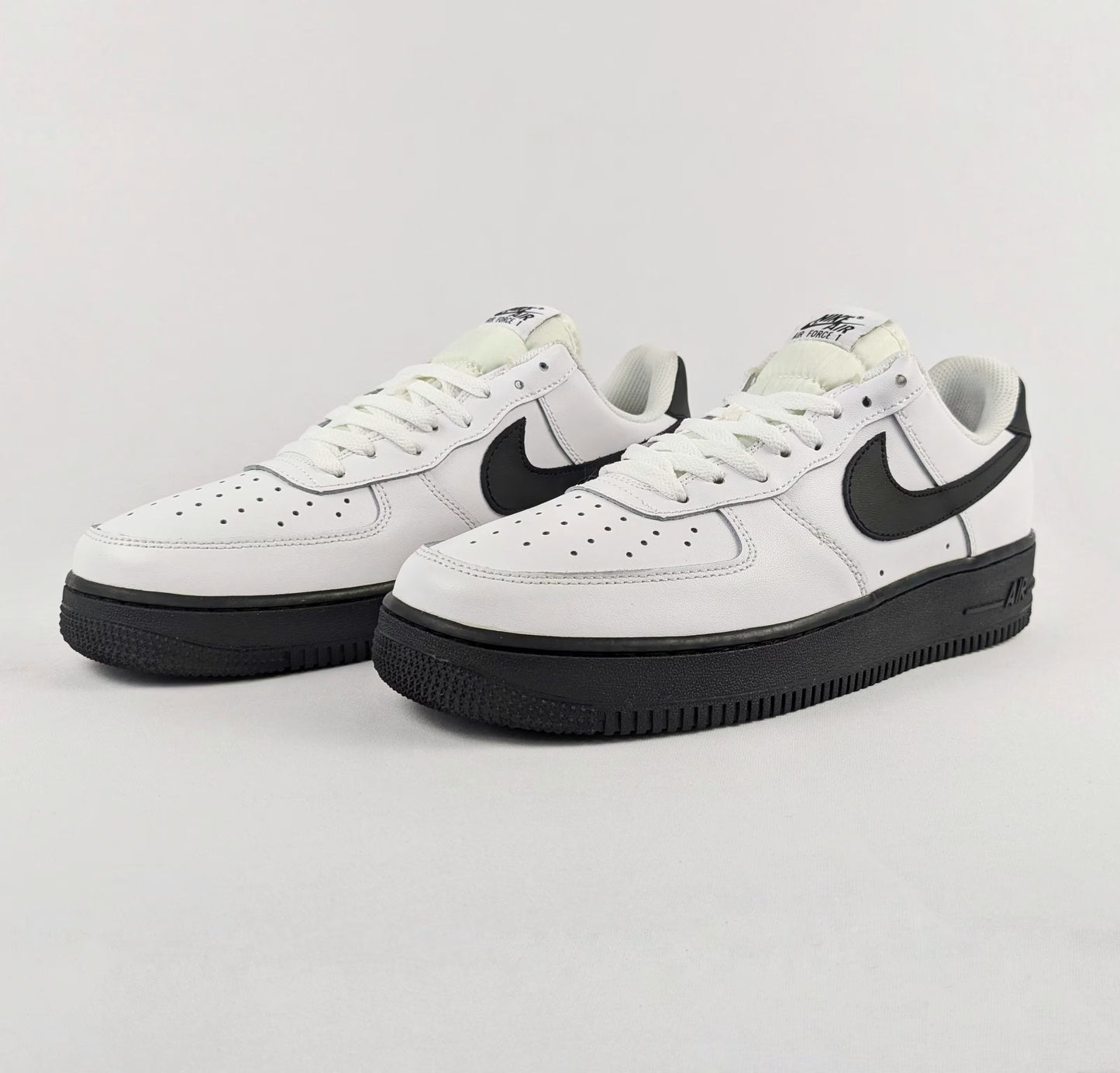 Nike Air Force 1 - Overstocked